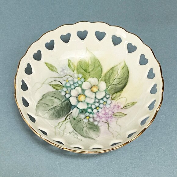 Adorable Little Trinket Dish with Hand Painted Flowers - 1950s - Ring Dish - Picture 1 of 6